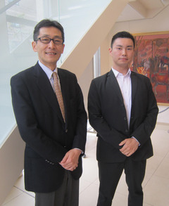 左：在学時の担任 黒須先生　右：塚越さん